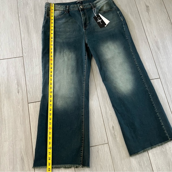 Flamingals  NWT Women’s Wide Straight Leg Destressed Dark Wash Size 2XL - Picture 6 of 11